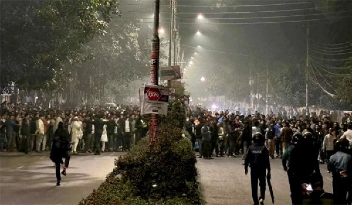 ঢাবি ও ৭ কলেজ শিক্ষার্থীদের ধাওয়া-পাল্টা ধাওয়া, বিজিবি মোতায়েন