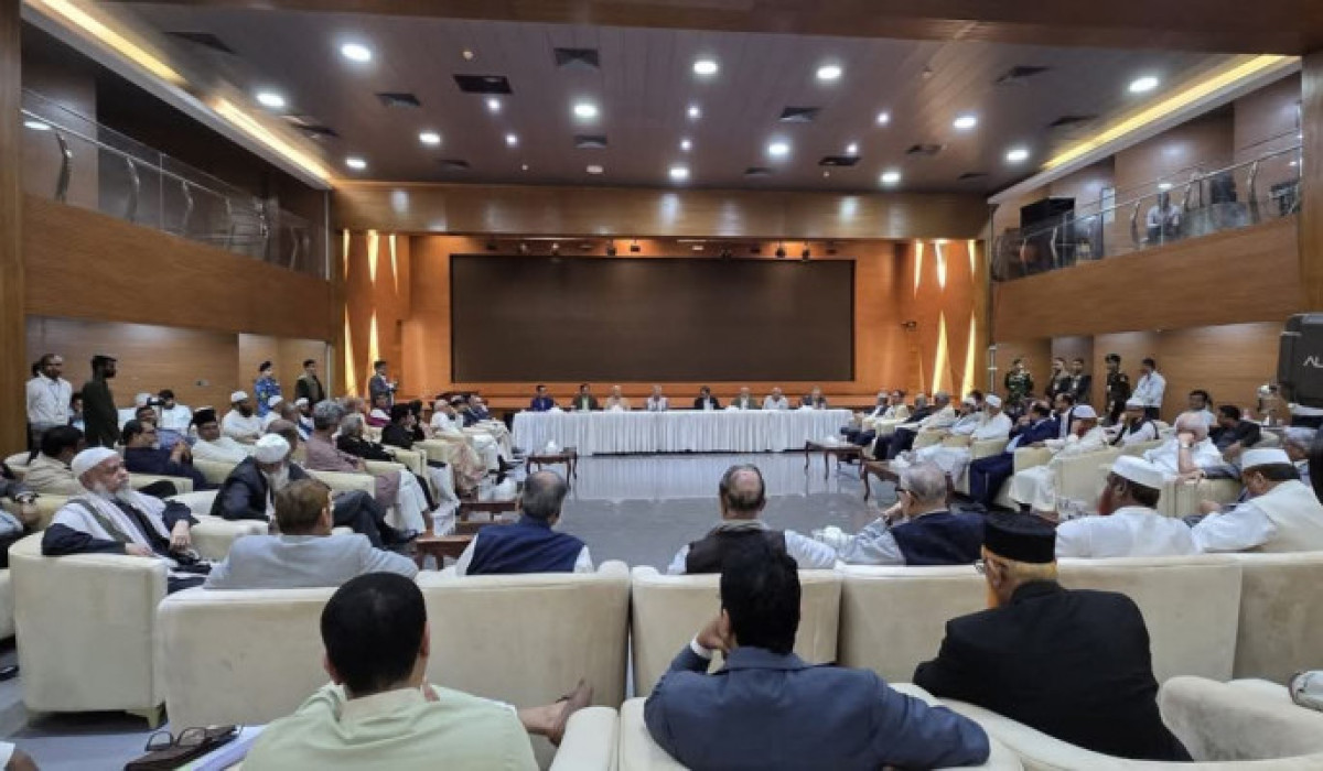 প্রধান উপদেষ্টার সঙ্গে ঐকমত্য কমিশনের প্রথম বৈঠকে বিএনপি-জামায়াতসহ আরও ১২ দল