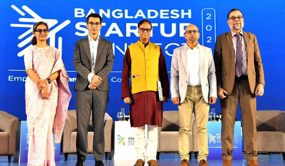 বিনিয়োগ সম্মেলনে নতুন উদ্যোক্তাদের সুখবর দিলেন গভর্নর
